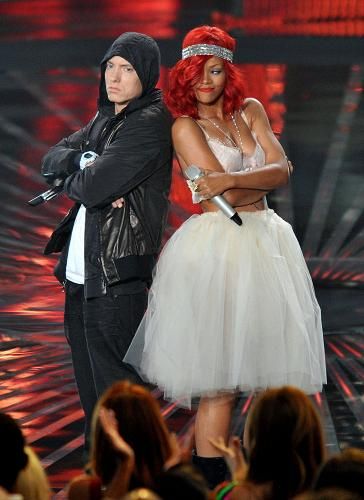 2010mtvvma_eminem_rihanna.jpg