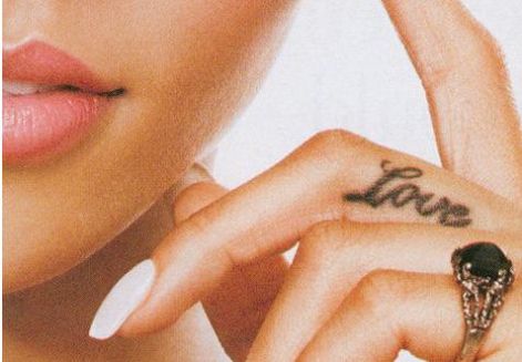 rihanna-tattoo3.jpg