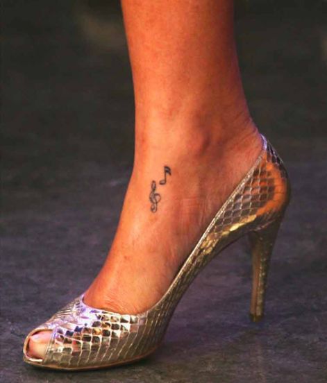 rihanna-tattoo8.jpg